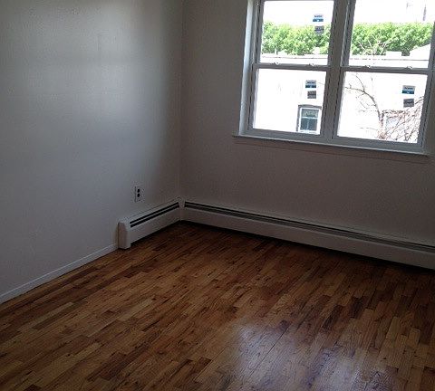 2nd image of 1255 Noble Ave