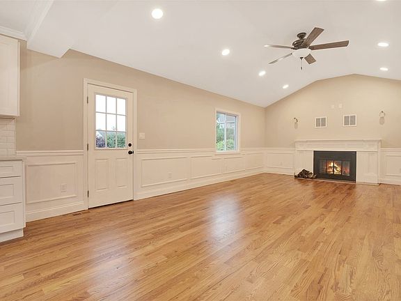 5th image of 2475 Washington Blvd