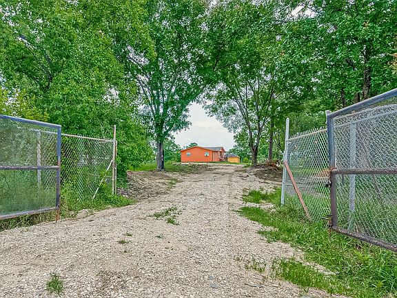 3rd image of 1031 County Road 491