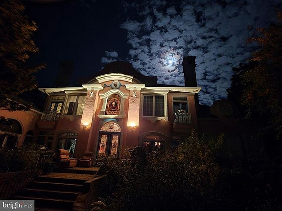 2nd image of 220 Old Steamship Rd