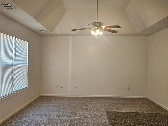 5th image of 821 Pine Hill Ct