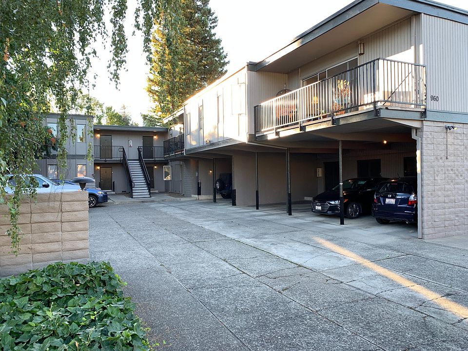 1st image of 960 Oak Ln APT C