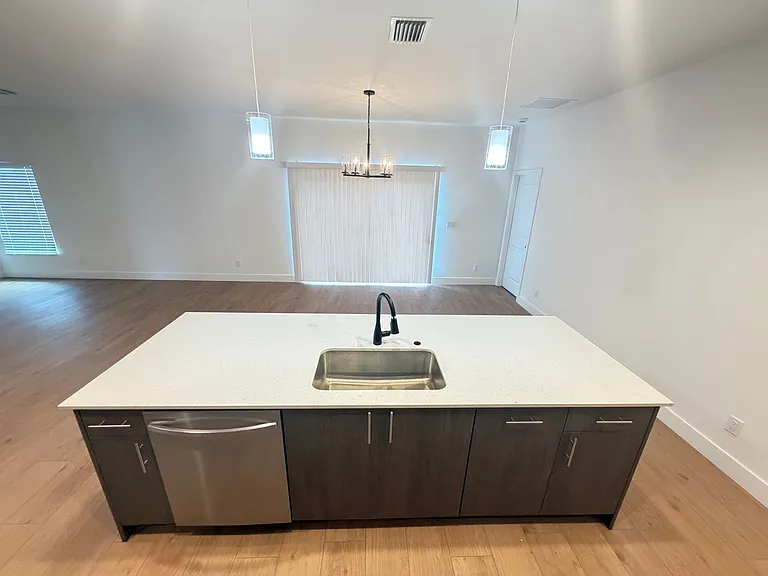 731 Schrader Ave SW — Photo 17