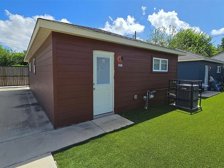 3733 Seabrook St — Photo 1