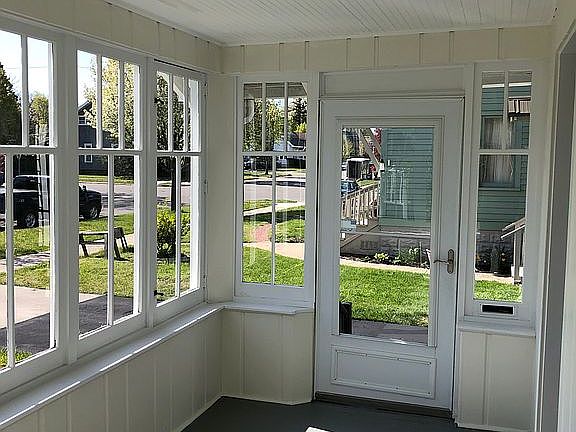 5th image of 301 1/2 Delia St