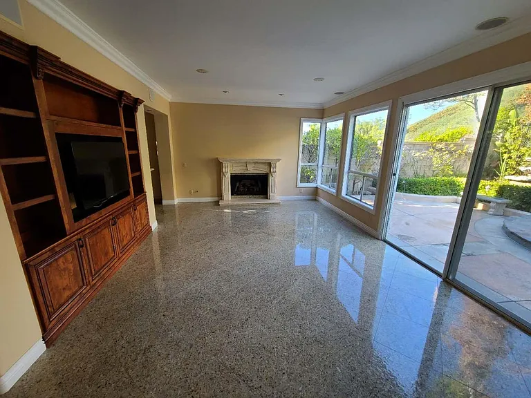 17 Halsey Ave — Photo 3