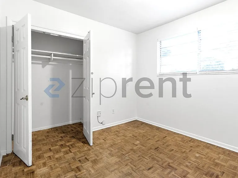 918 E Montclair Rd — Photo 14