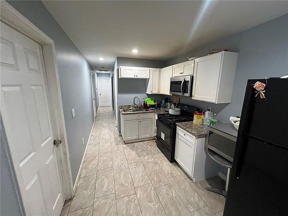 4th image of 2606-08 Augusta St
