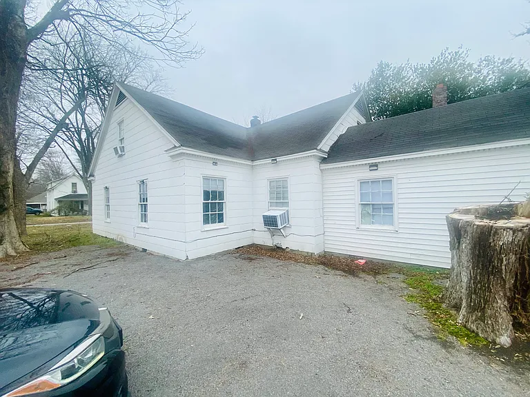 1063 Holly St — Photo 7