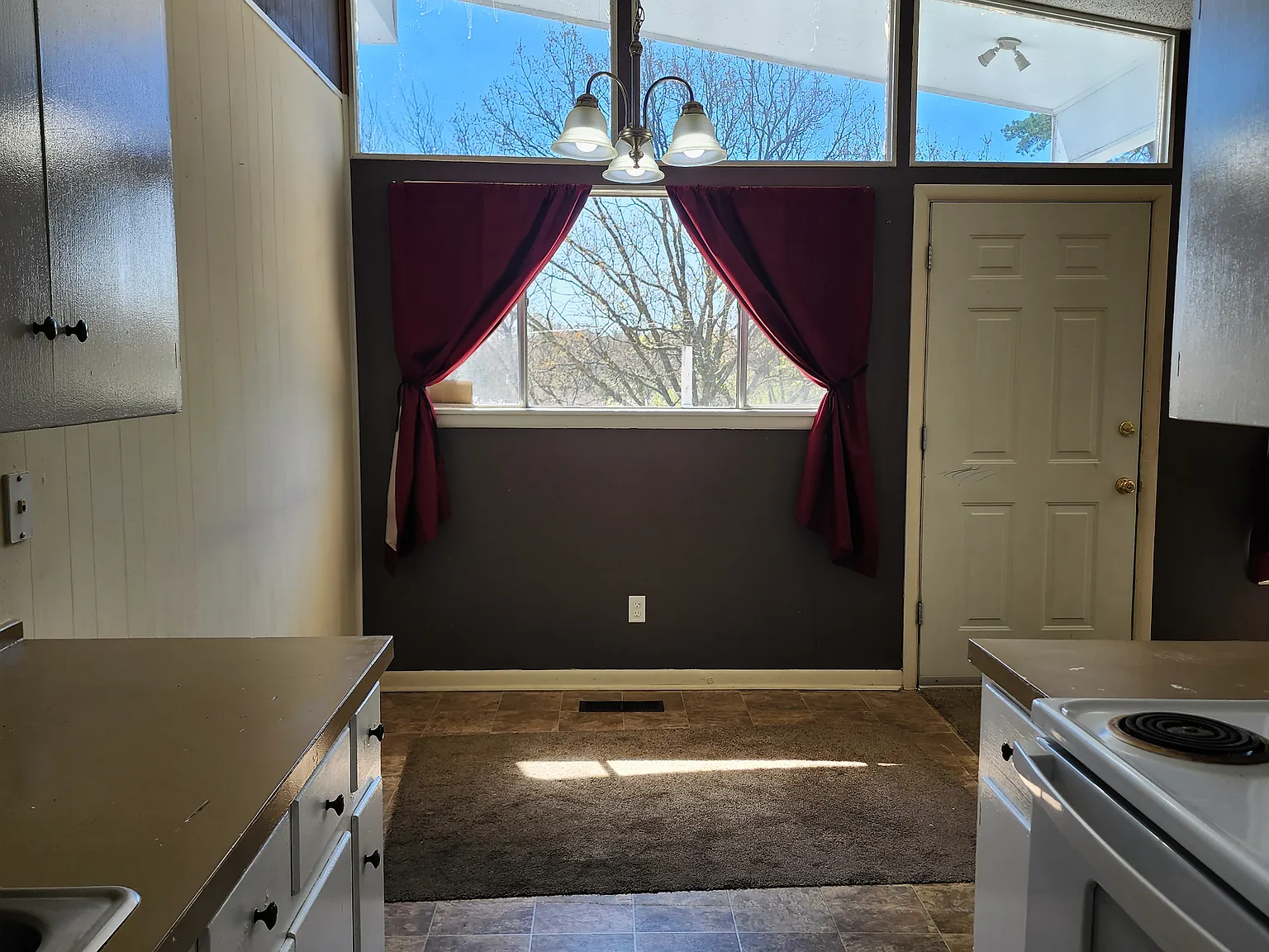 2 bed, 1000 sqft, $975 — Photo 2