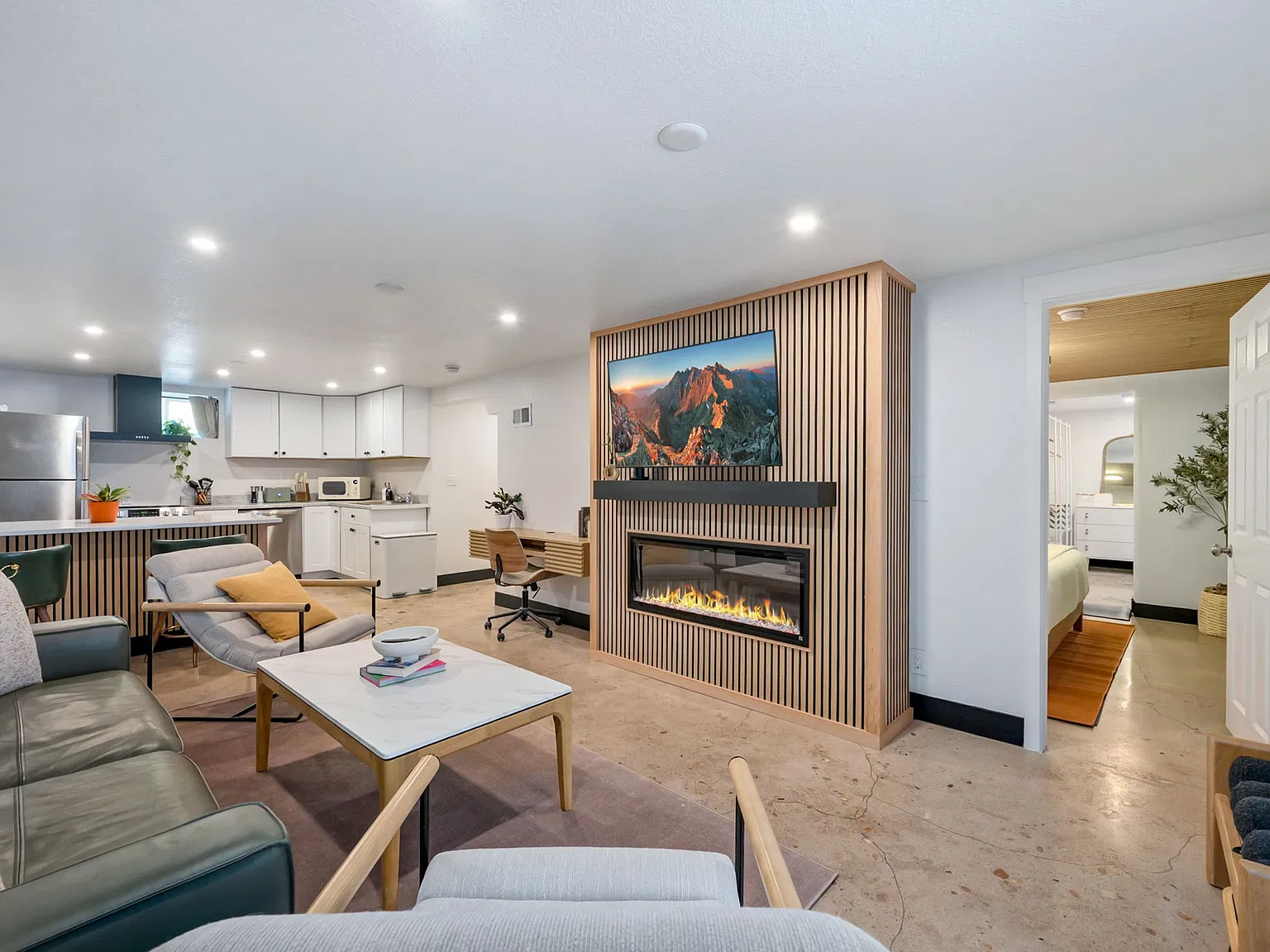 2 bed, 1100 sqft, $2,500 — Photo 1