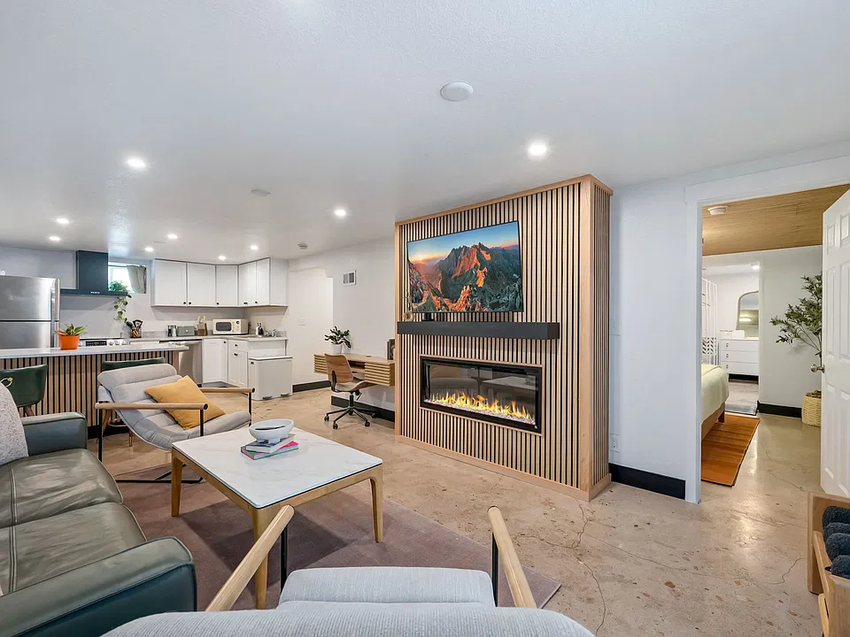 518 E Elizabeth St #B