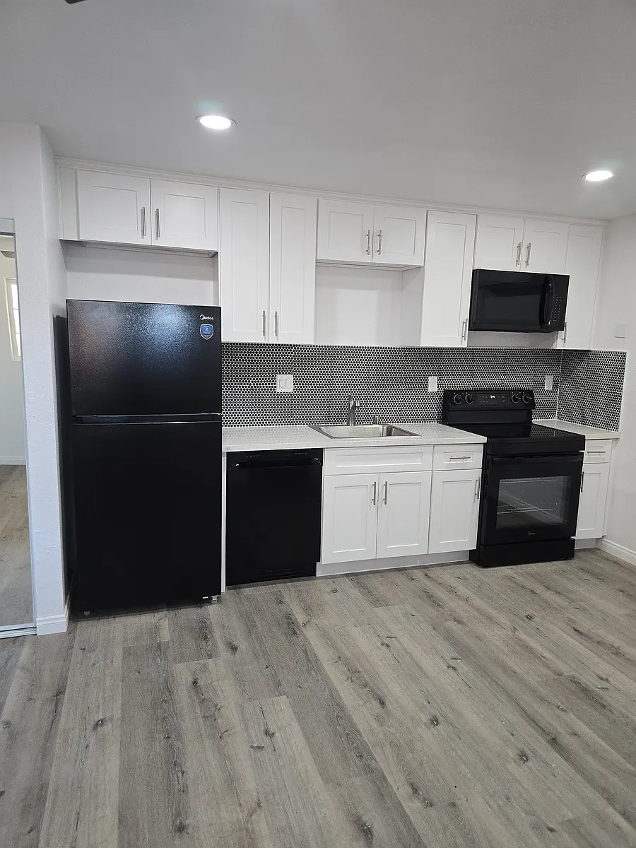 Building Photo - 2065 Stanley Ave