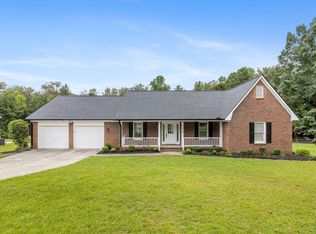 8226 Shoreway Dr, Fayetteville, NC 28304
