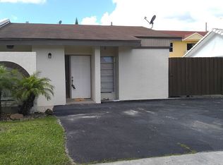 30 SW 113th Ct, Sweetwater, FL 33174