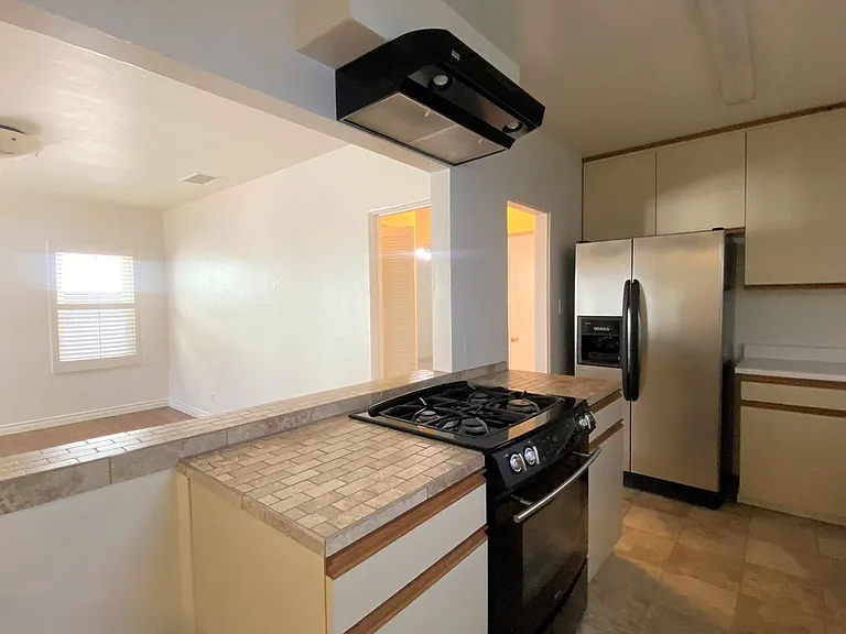 828 Avalon Ct — Photo 6