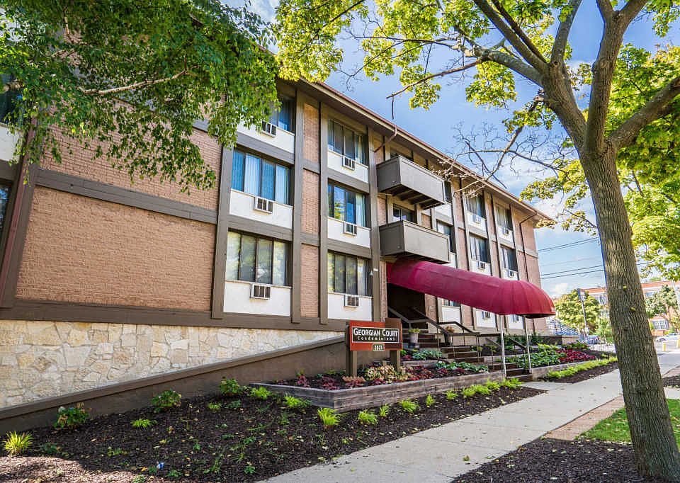 1st image of 2025 E Greenwich Ave Unit 315