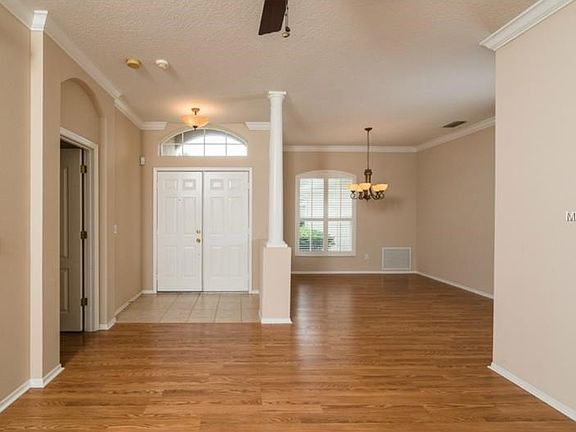 4th image of 1126 Carringdale Dr