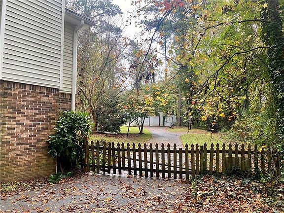 3rd image of 361 Quail Hollow Dr