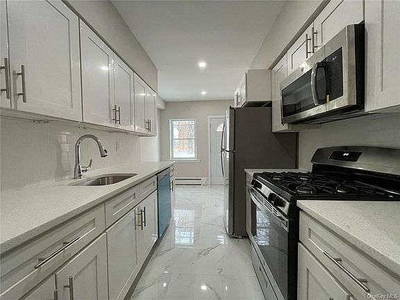 5th image of 1415 Oakley St