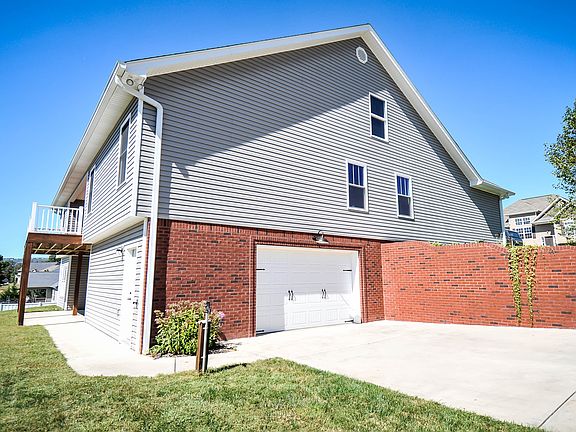 3rd image of 8593 Derry Berry Ln
