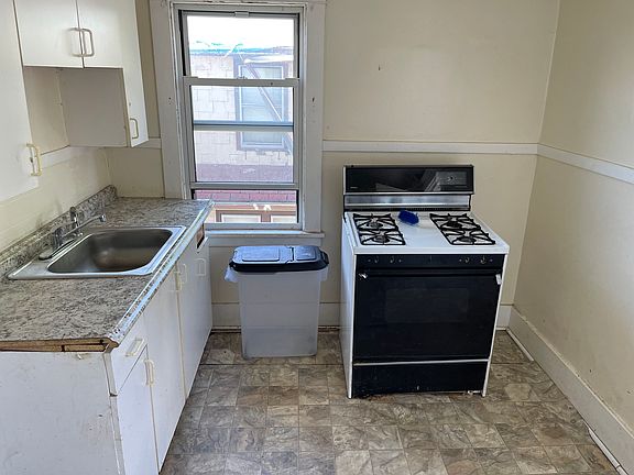 4th image of 22 Roosevelt Ave Floor 2