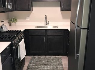 6719 Maple Dr APT 4, Westmont, IL 60559
