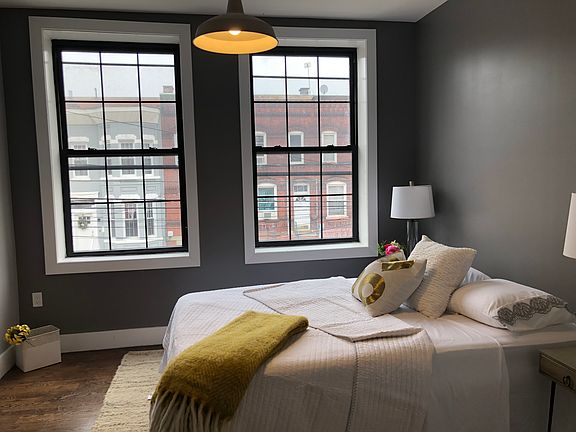 4th image of 61 Oak St #27E
