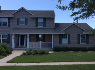 1220 Crestview Dr, Watertown, WI 53094