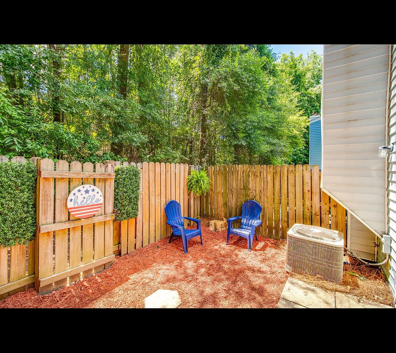 2 bed, 1.5 bath, 1100 sqft, $1,350 — Photo 2