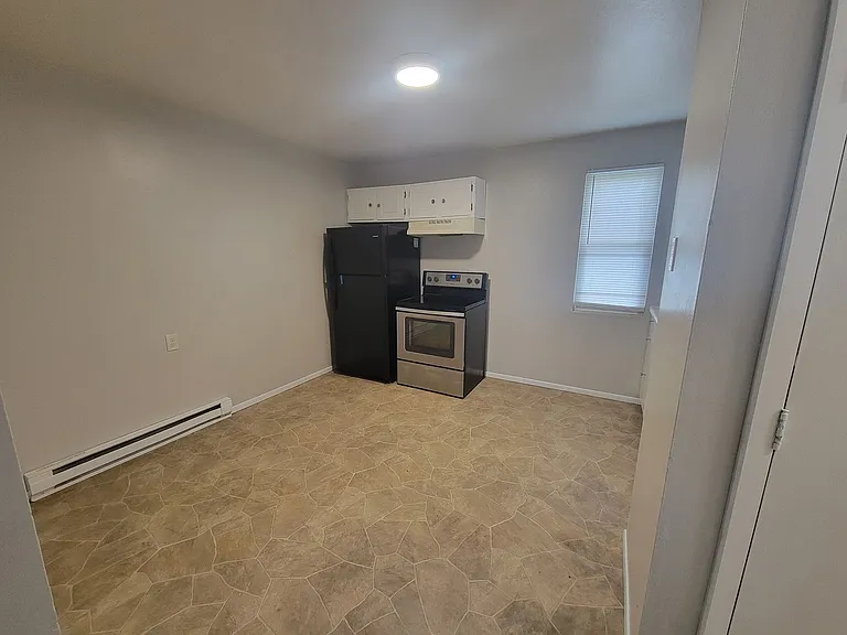 Pekin Place Apartments — Photo 8