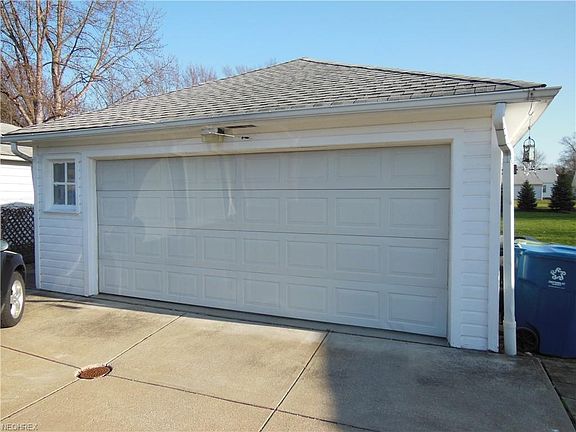 4th image of 11109 Lawndale Dr