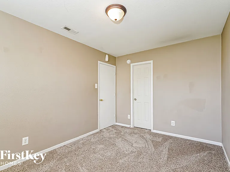 10702 Gathering Dr — Photo 13