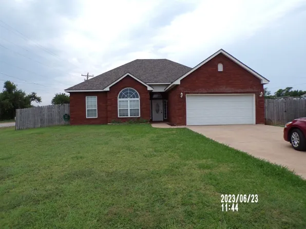 828 Wisconsin St, Geronimo, OK 73543