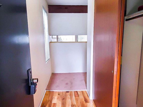 4th image of 1051 108th Ave NE APT 1