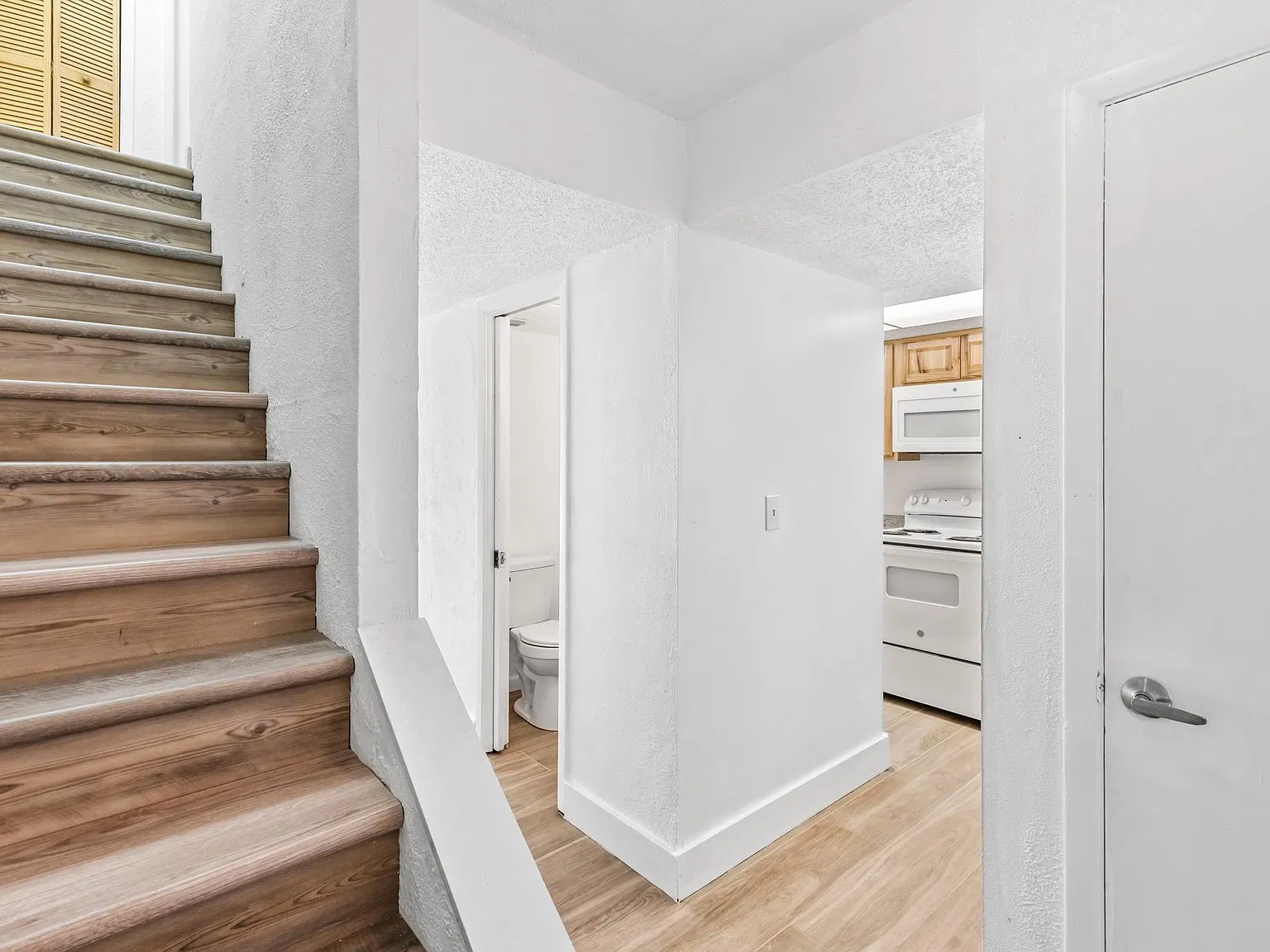 2 bed, 1.5 bath, 1072 sqft, $1,550 — Photo 4