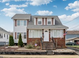 29 Pleasant Ave, Little Falls, NJ 07424