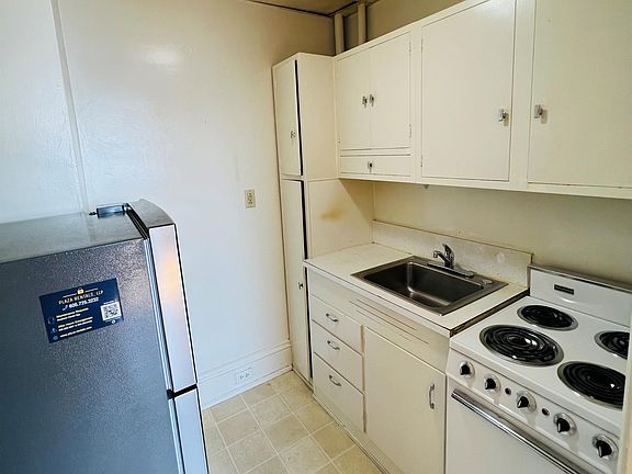 2nd image of 19 7th Ave SE #309