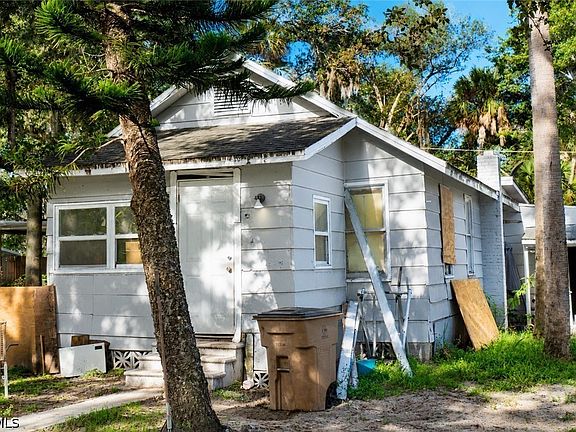 3rd image of 221 Avacado Ct