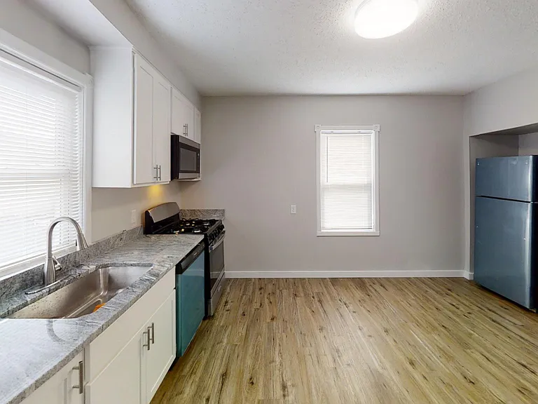 90 Georgia Ave #1 — Photo 2