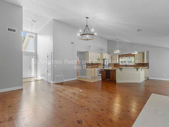 4th image of 101 Hands Cove Ln