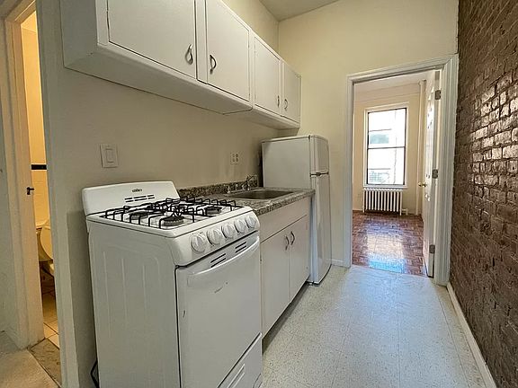 4th image of 217 E 85th St #15