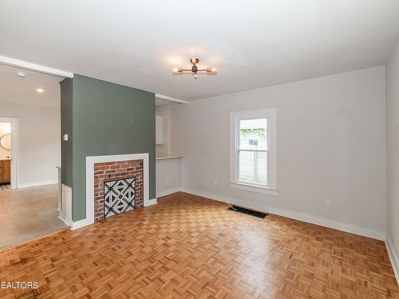 5th image of 2701 Selma Ave