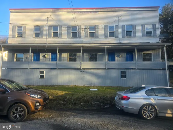 90 Schaeffer Hill Rd, Pottsville, PA 17901