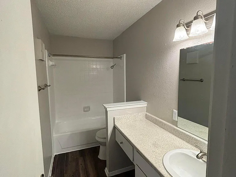 Oak Meadow Apartments — Photo 72