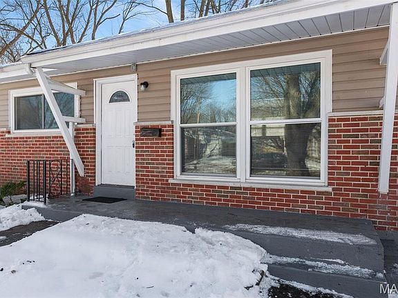 5th image of 420 Versailles Dr