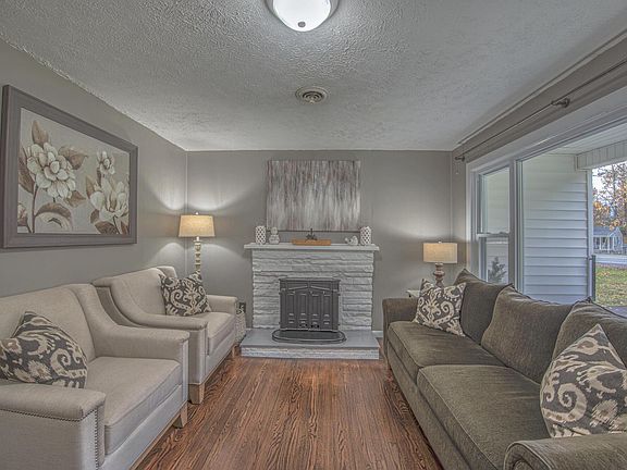 4th image of 1180 E Valley Dr