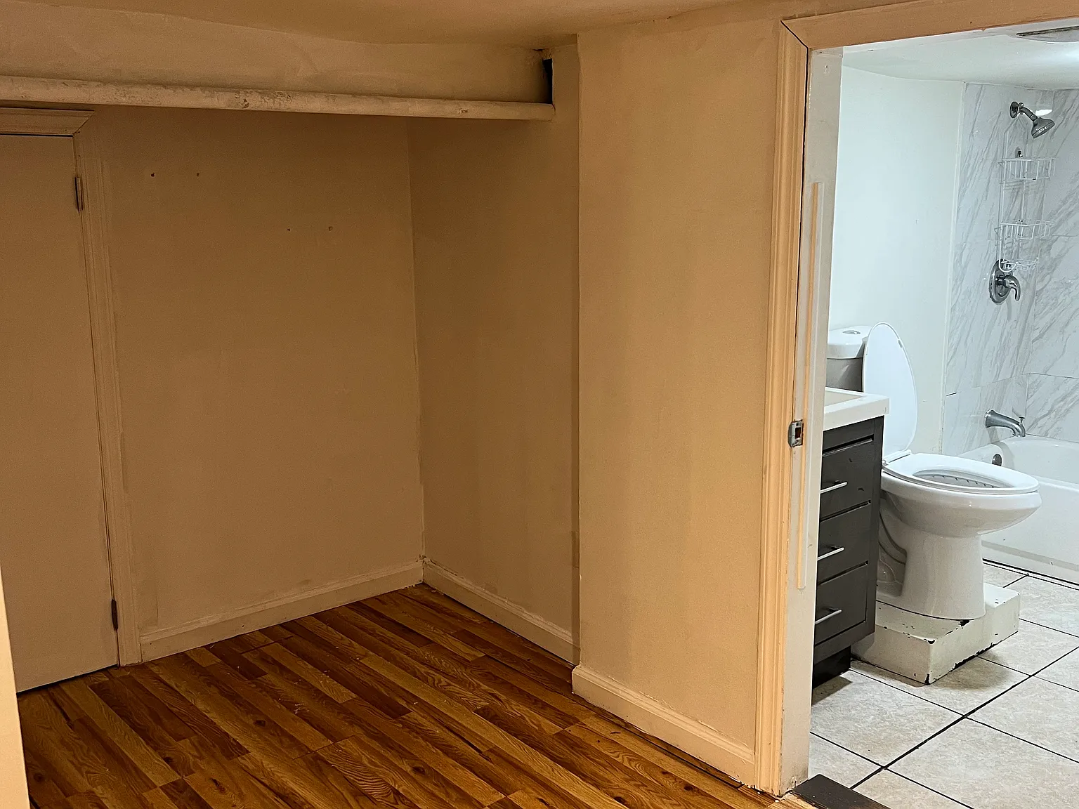 Studio, 1666 sqft, $1,300 — Photo 4