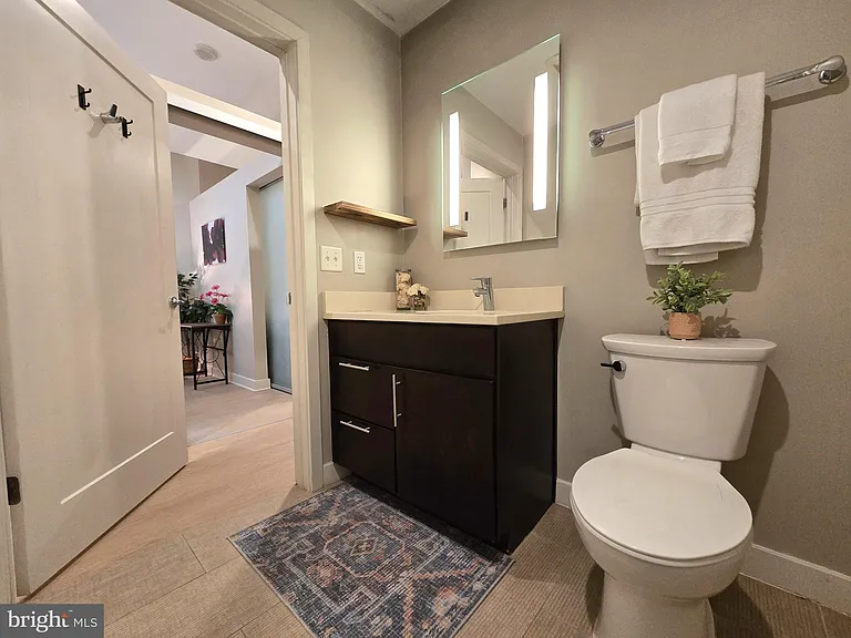 1320 Fenwick Ln #6 — Photo 17
