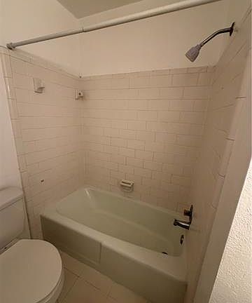 5th image of 2306 Division St